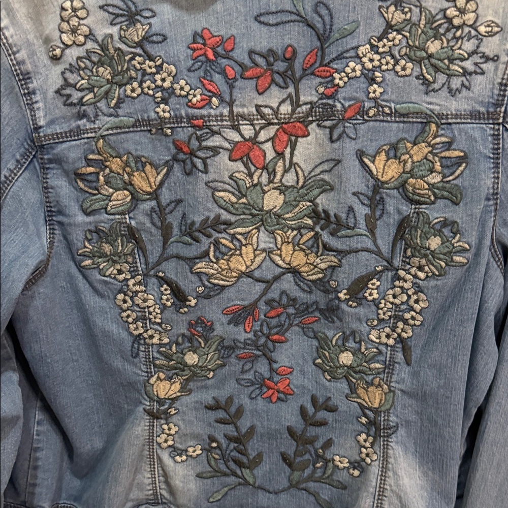 Embroidered Denim Jacket with Floral Design - Picture 5 of 6